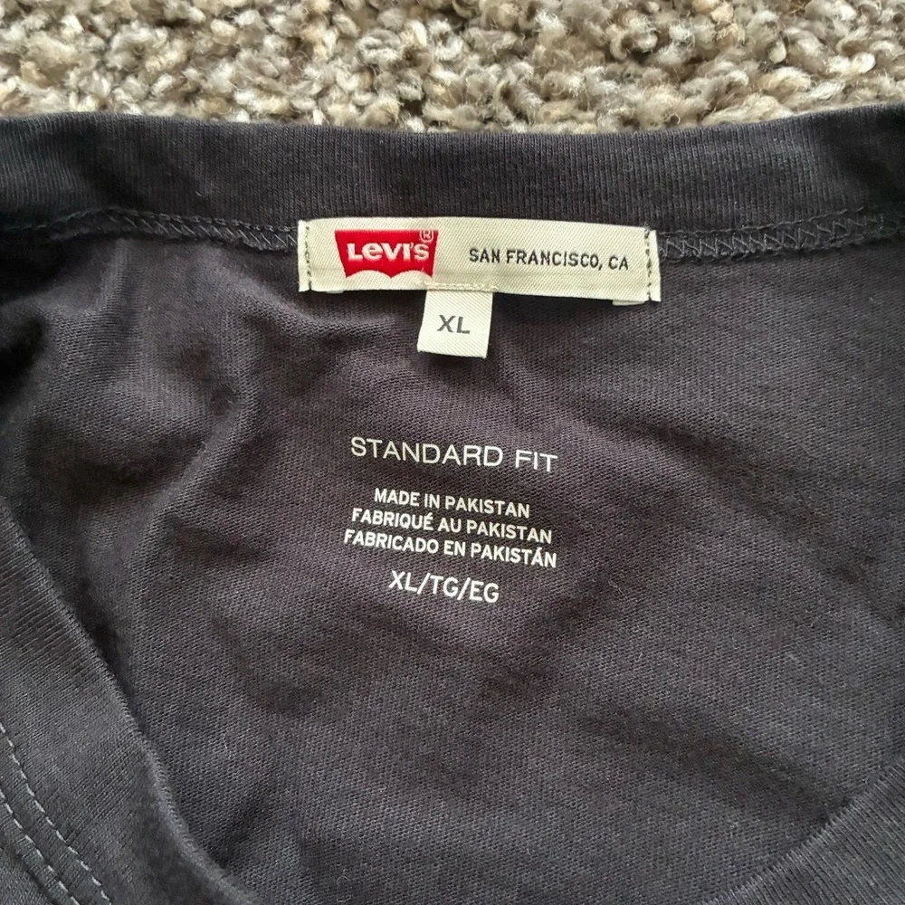 Levi's Men's XL Black Barcelona Graphic Short Sleeve T-Shirt
